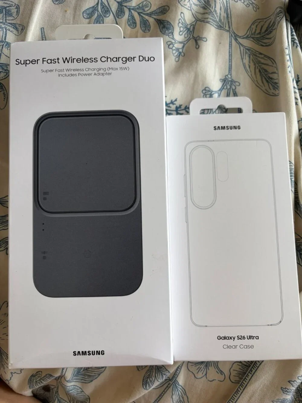 Samsung Galaxy S26 Ultra Accessory Bundle Wireless Charger + Clear Case